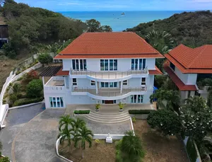 Panoramic 6 Bed Villa Close to the Beach